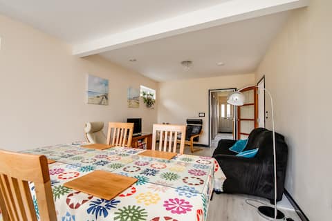 Top Airbnb: Entire 3 bed bungalow close to General Hospital in Chilworth