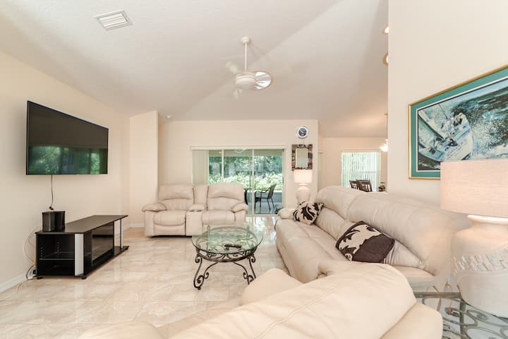 Cheerful Spacious Three Bedroom Home Near Beach - Port Orange, FL