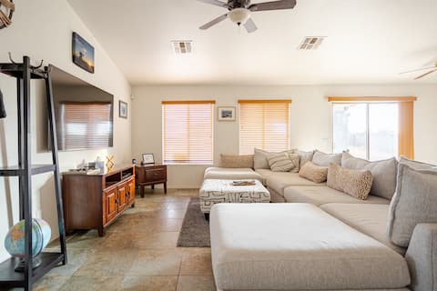 Entire 4 bedroom house near Skydive Arizona/ I-10.