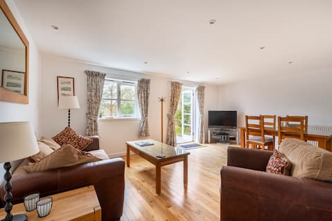 Top performing Airbnb: Strathkinness Lodge by St Andrews in Strathkinness