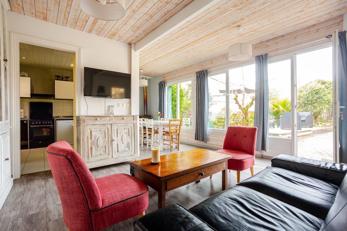 Top Airbnb: Typical villa in the city center. à Lacanau