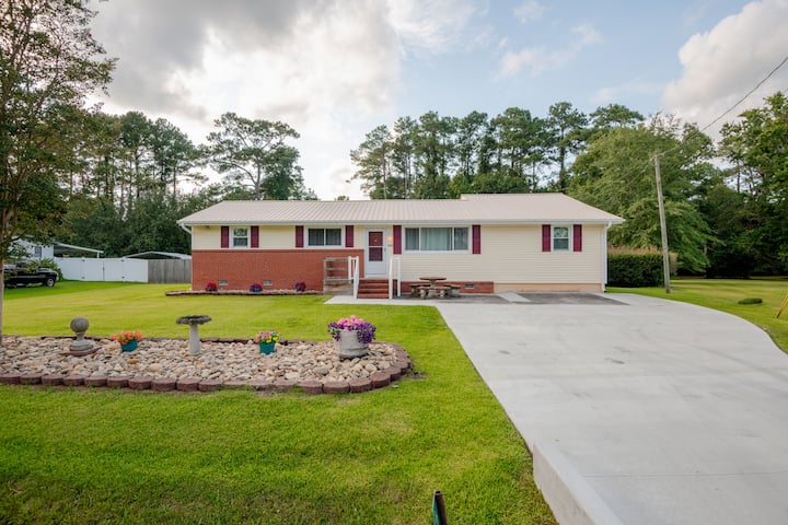 4 Bed/2 Bath Home W/Pool and Gameroom