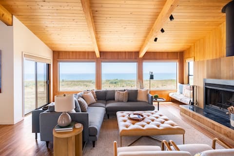 Top Airbnb: Manzanita House: Modern + cozy oceanfront oasis in Sea Ranch