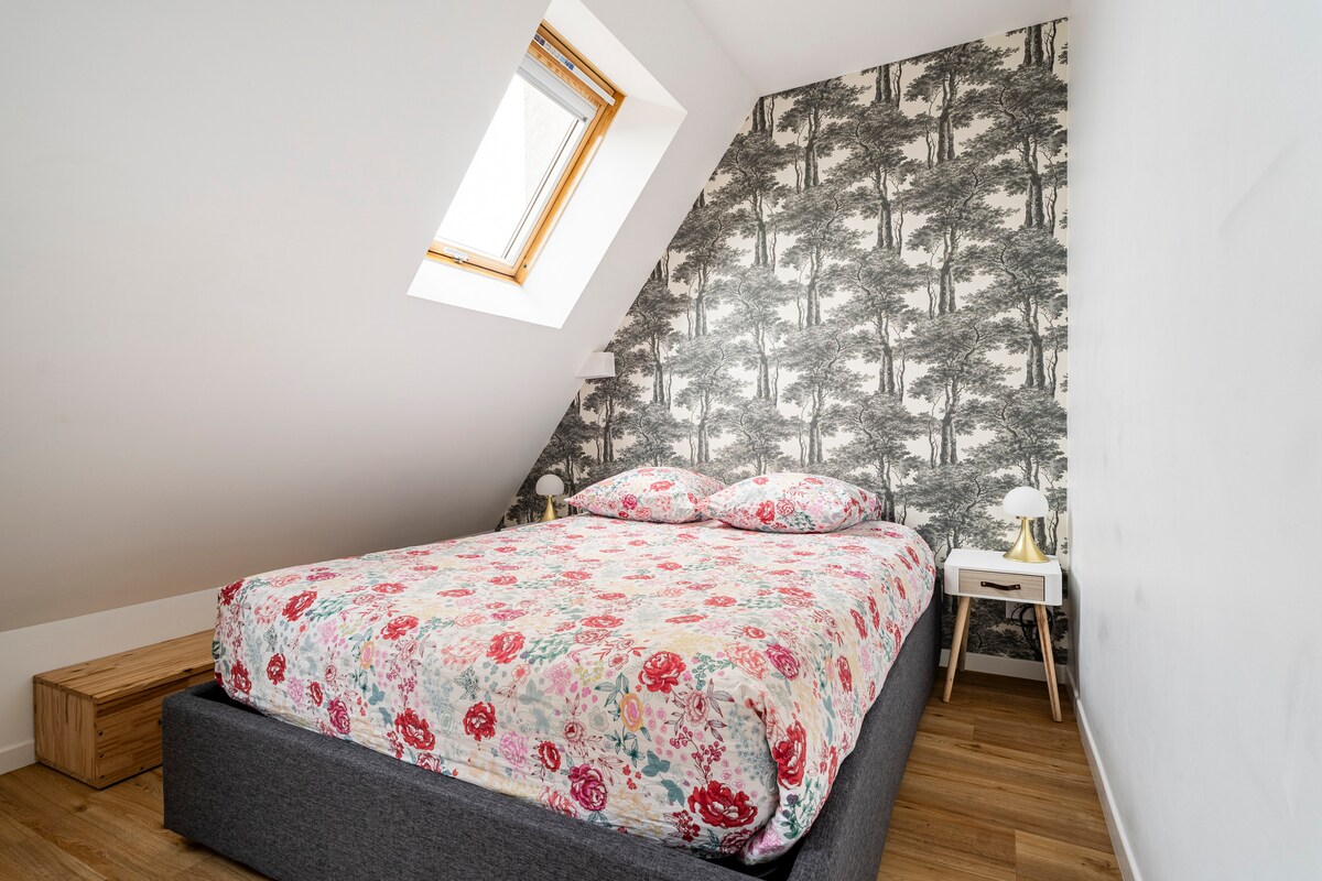 Top performing Airbnb: My bubble under the roof - Studio 3 people in Saint Malo