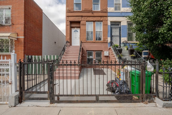 Renovated 2 1/2 Bedroom 1 Bath In Trendy Brooklyn