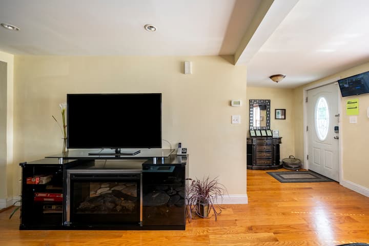 Conveniently Located Bk House With Lots Of Charm!! - Brooklyn, NY