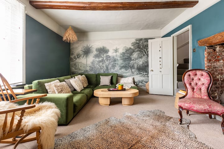 Stylish Historical 5-bed Townhouse In Sandwich. - Kent