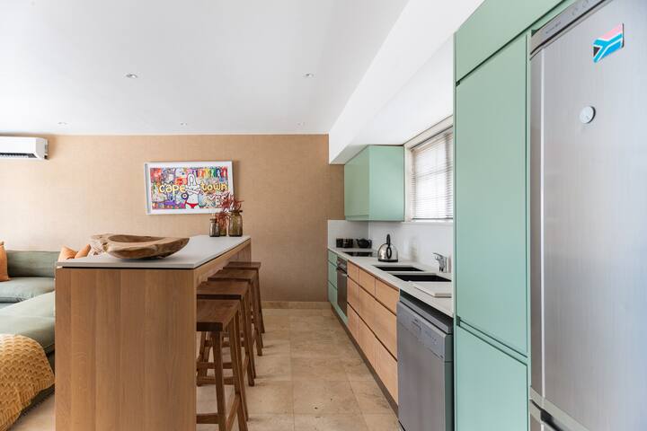 Waterkant Views – Stylish House with Jacuzzi and Roof Deck gallery image 4