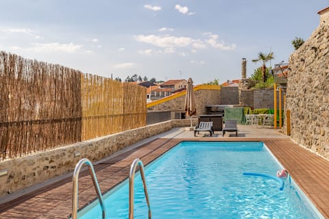 CASAdaPEDRA
Heated pool in the center of Bragança