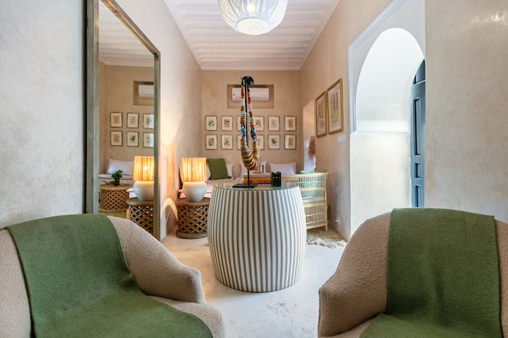 Riad Isobel-luxurious,
Full Service Sleeps 8 Pool - Marrakech