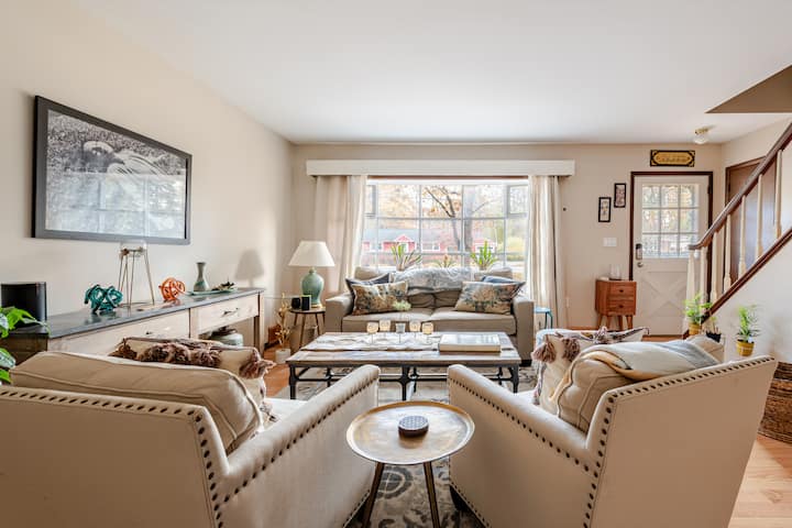 Charming & Spacious With Outdoor Spa Track Rental - Saratoga, NY