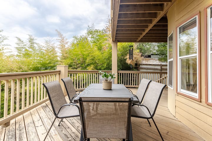 5 star location w/hot tub shuffleboard & PacMania! gallery image 5