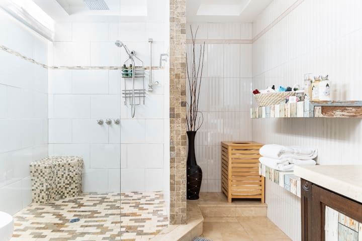 Entire home with 3 bedrooms in San Juan - Private & Secure Cozy Home Solar Powered A/C Pool