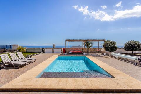 VILLA CARMEN JULIA I heated pool
