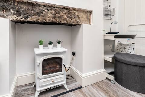 Successful Airbnb property: “Hidden Gem” Self contained studio-Leeds LS6 in Headingley & Hyde Park