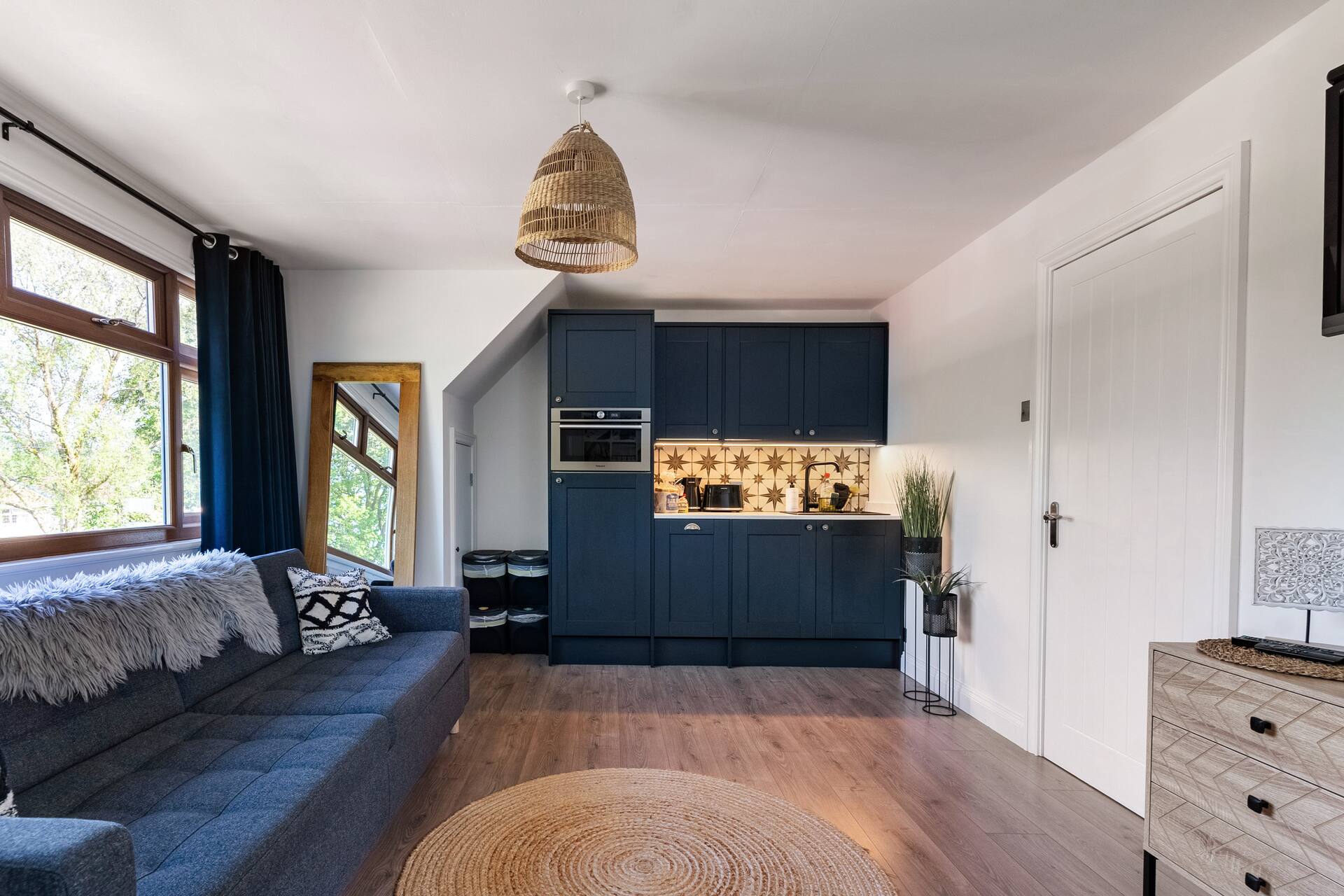 Beautiful 1 bedroom apartment with outdoor dining