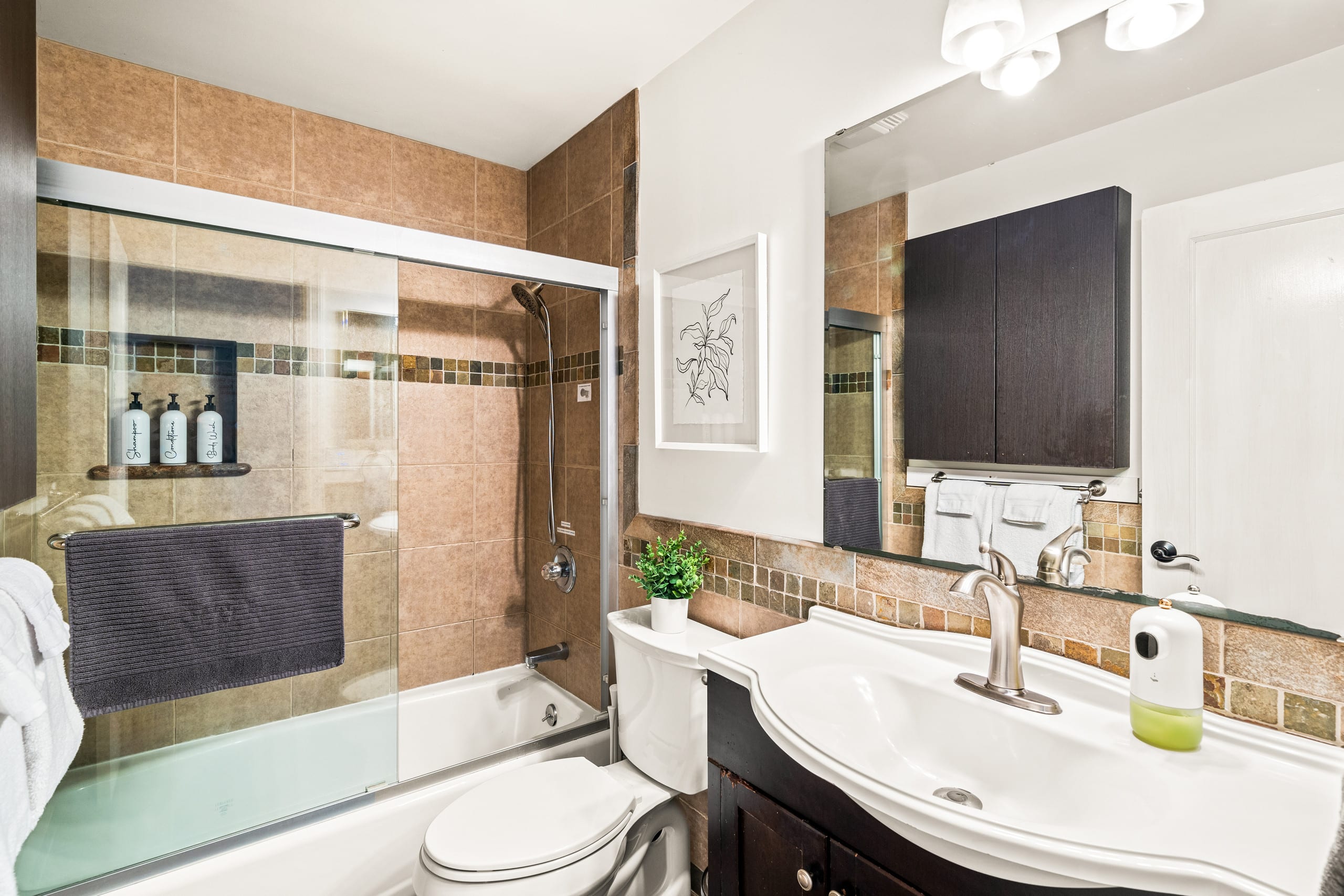 Cheerful and Cozy 2+ Bed Apartment with Patio - Image 12