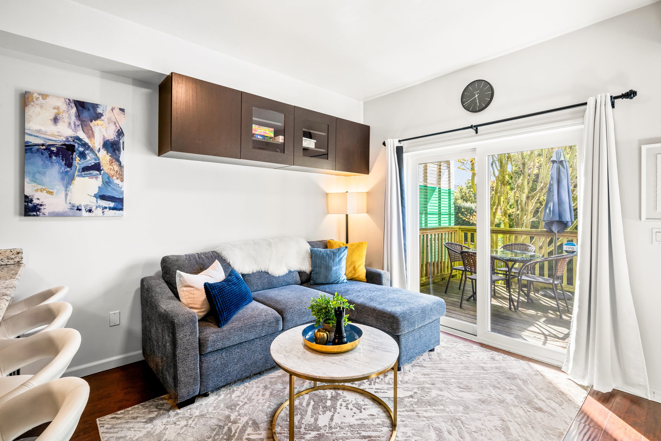 Cheerful and Cozy 2+ Bed Apartment with Patio - Image 3