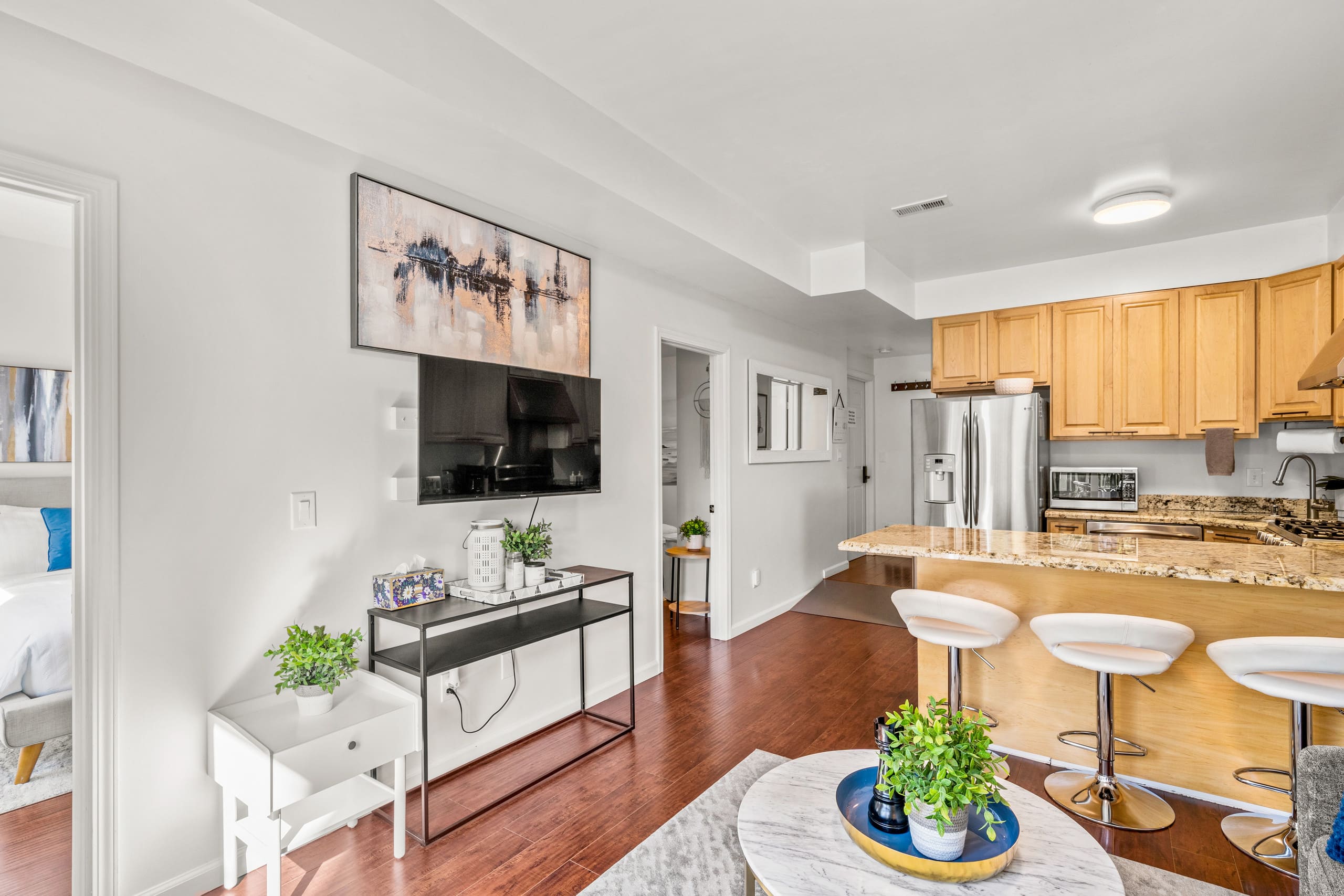 Cheerful and Cozy 2+ Bed Apartment with Patio - Image 5
