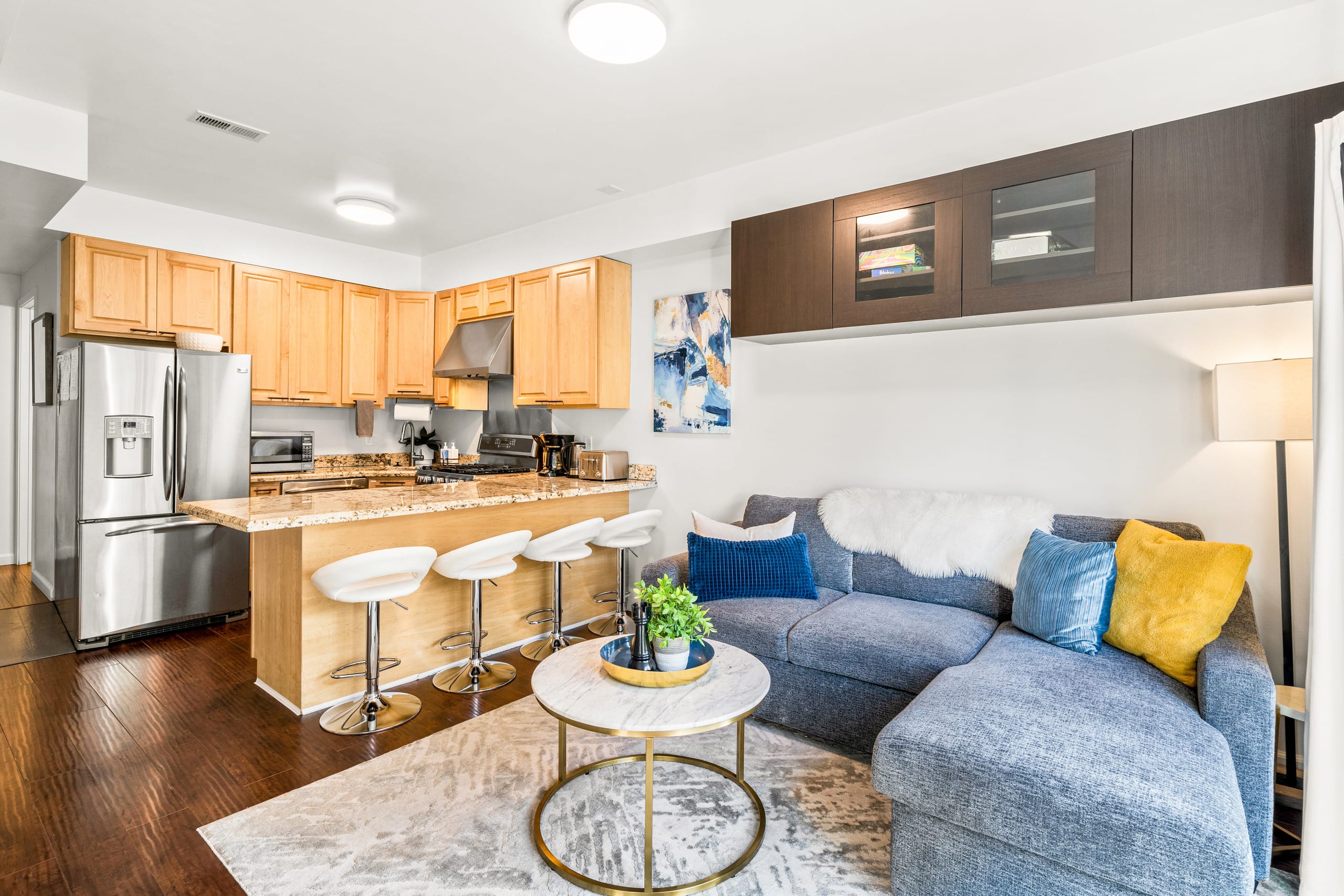 Cheerful and Cozy 2+ Bed Apartment with Patio - Image 4