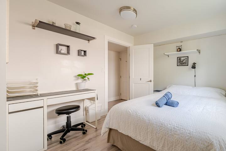 Kensington-Cedar Cottage Private Suite & Entrance gallery image 5