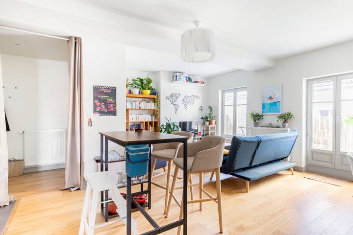 Un balcon en centre-ville gallery image 4