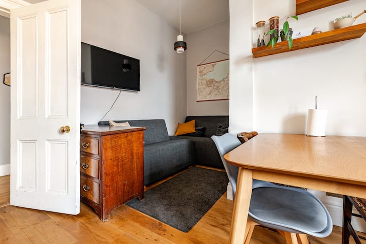 Bright & Modern 2-bed Flat - Edinburgh