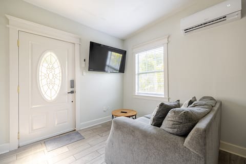 Top performing Airbnb: Private Studio | 2 Blocks to Raymond James in Macfarlane Park