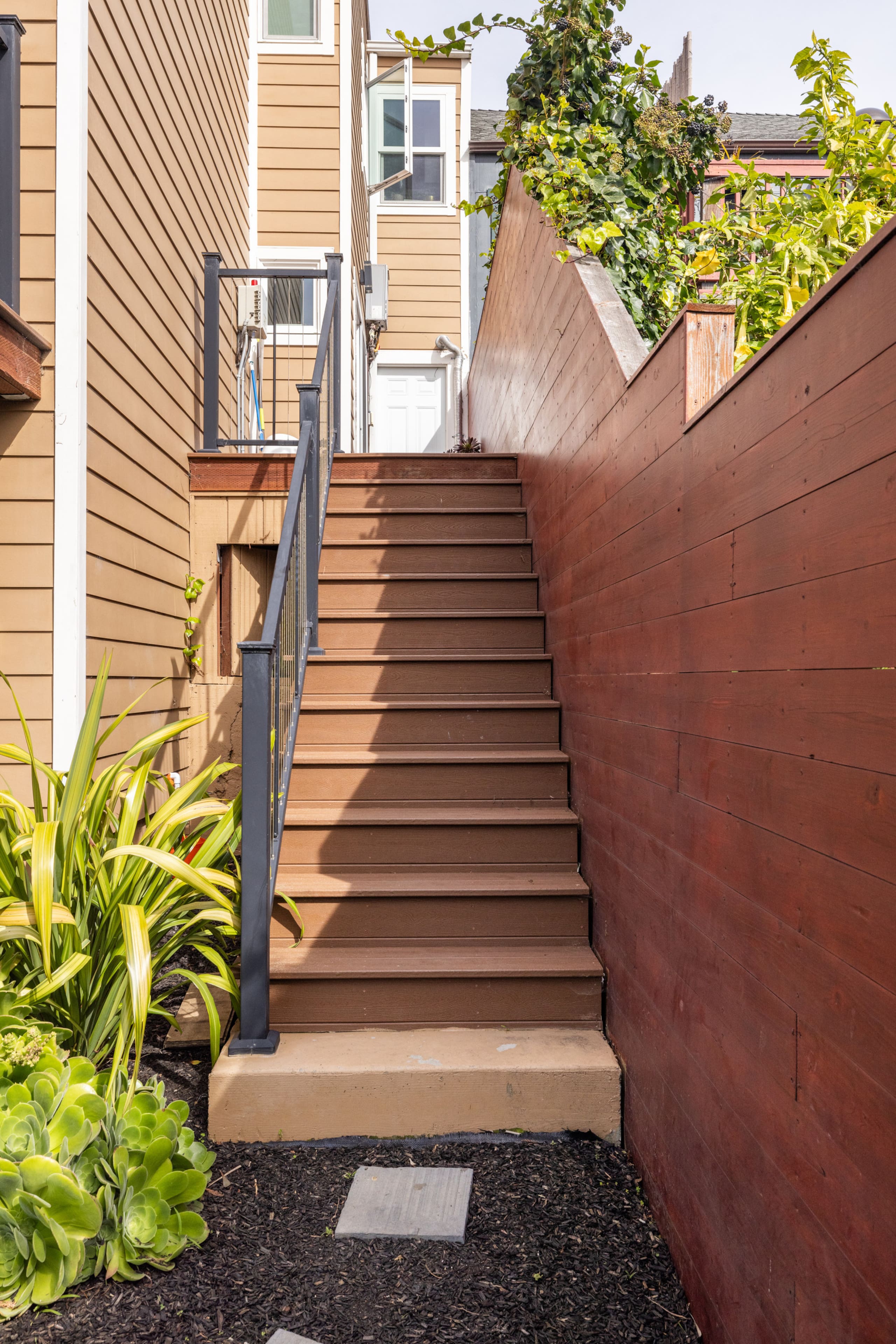 Home in San Francisco · ★4.2 · 2 bedrooms · 3 beds · 1 bath - Image 22