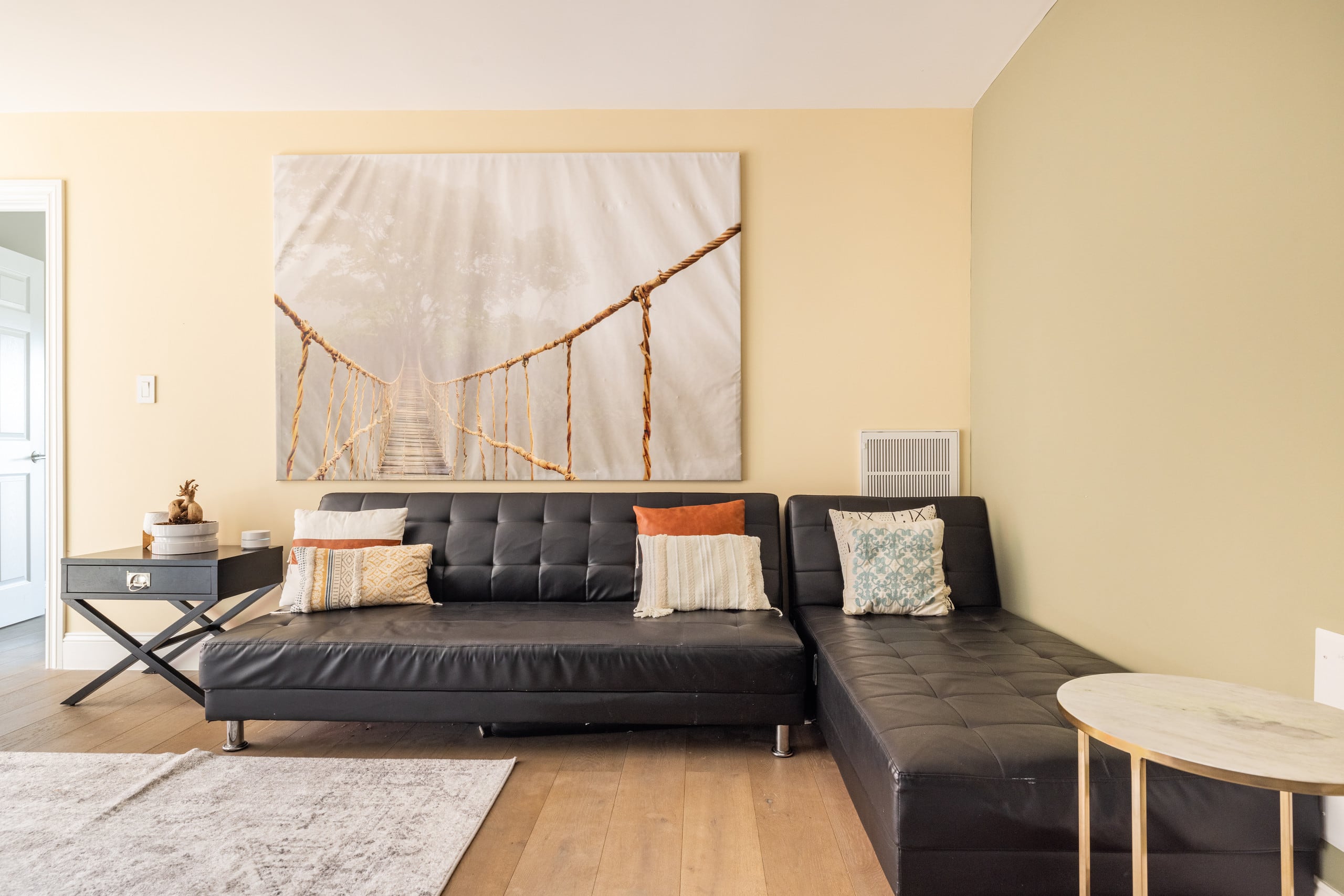 Home in San Francisco · ★4.2 · 2 bedrooms · 3 beds · 1 bath - Image 3