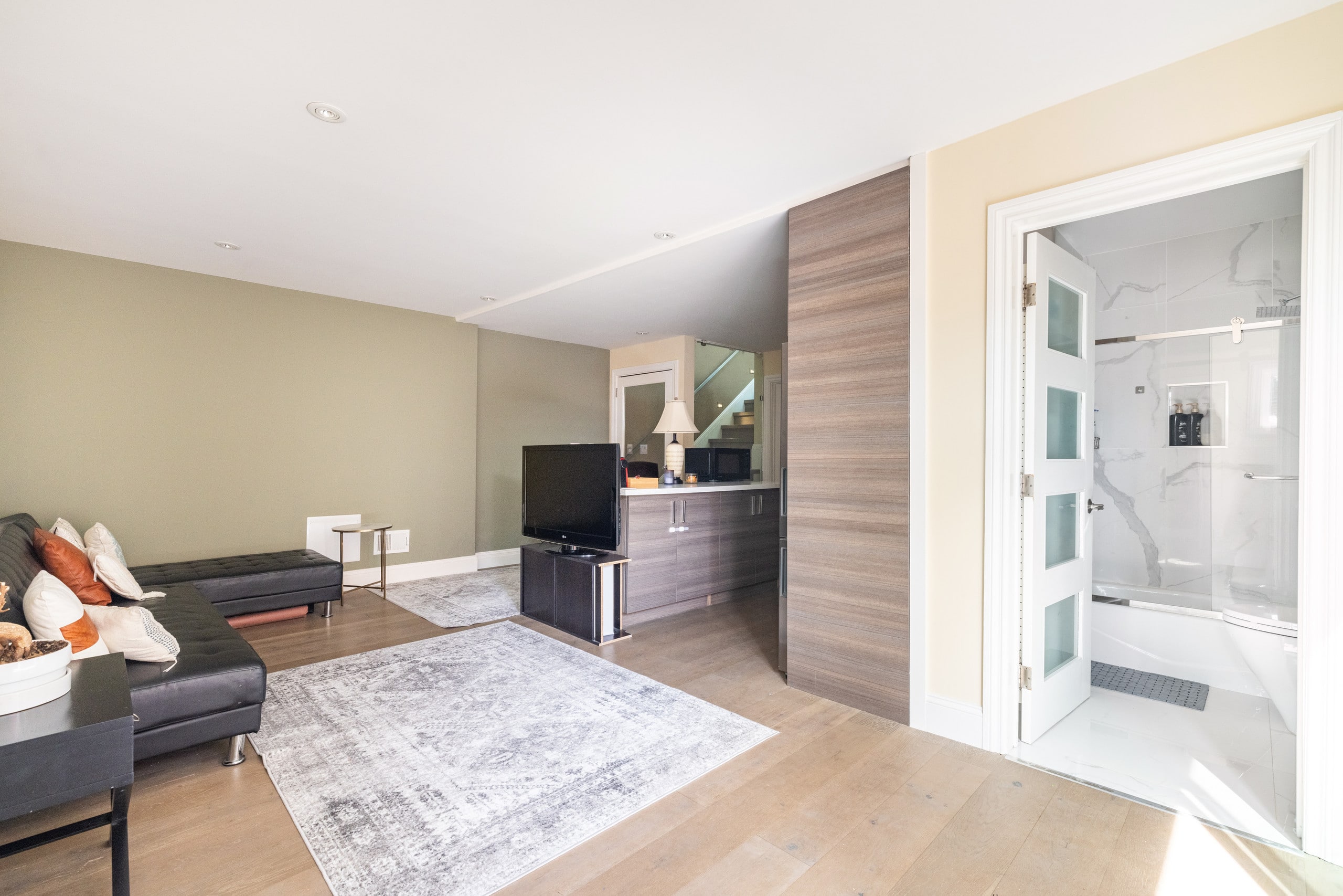 Home in San Francisco · ★4.2 · 2 bedrooms · 3 beds · 1 bath - Image 5