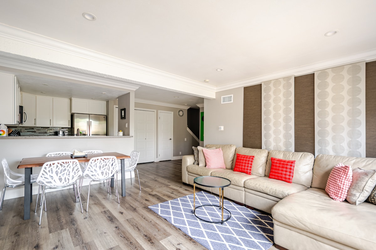 Top performing Airbnb: Across the street from Disney/Pool/Free Parking in Anaheim