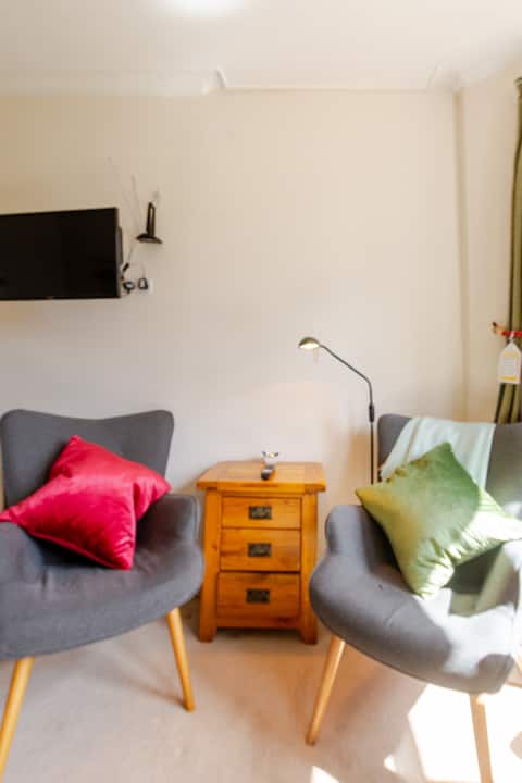 Successful Airbnb property: Countryside self-contained studio flat. in Dunfermline