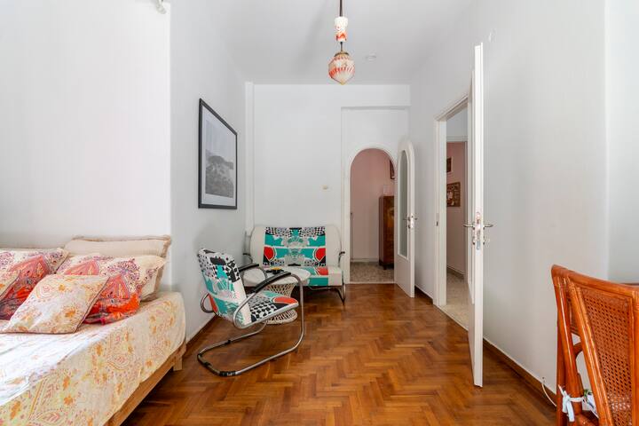 The pink frog apt in the center with private pool gallery image 4