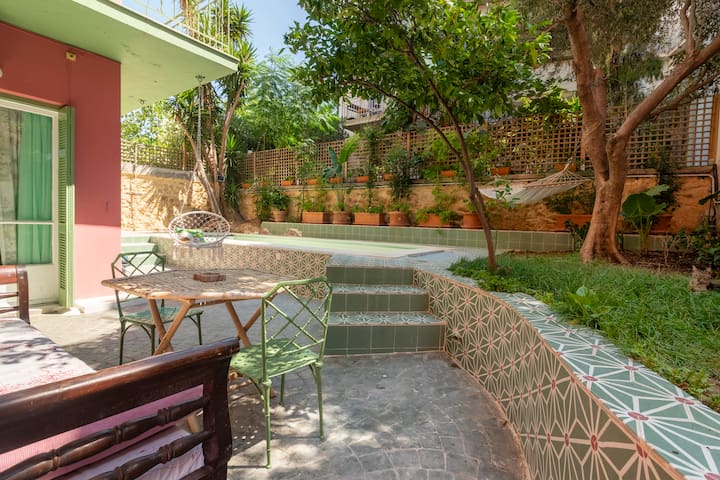 The pink frog apt in the center with private pool