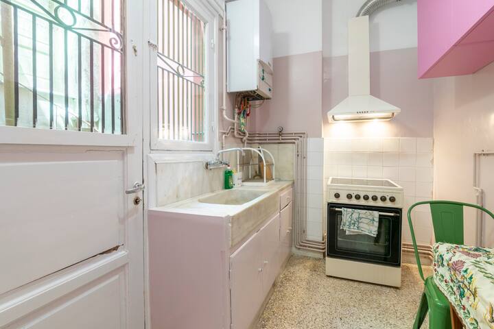 The pink frog apt in the center with private pool gallery image 5