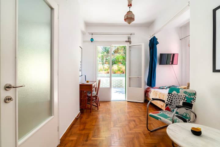 The Pink Frog  Apt In The Center With Private Pool - 雅典