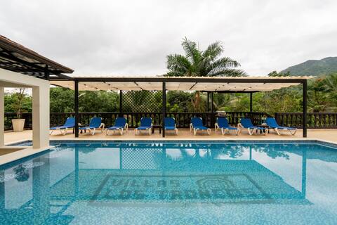 Villa with large pool + jacuzzi • 22 Guests