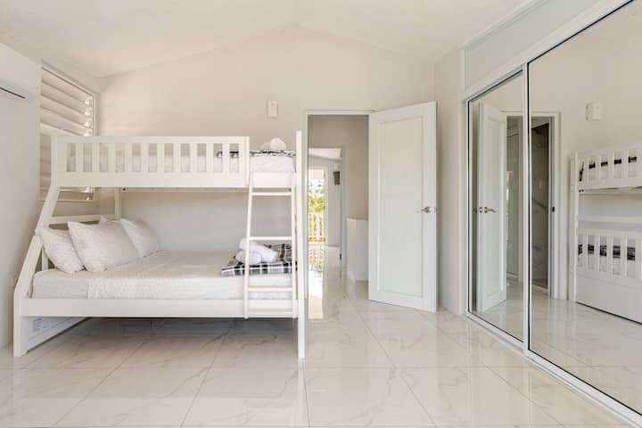 Full size bed and twin bed
