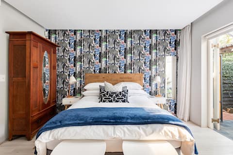 Cosy Parkwood Bachelors Cottage/Studio