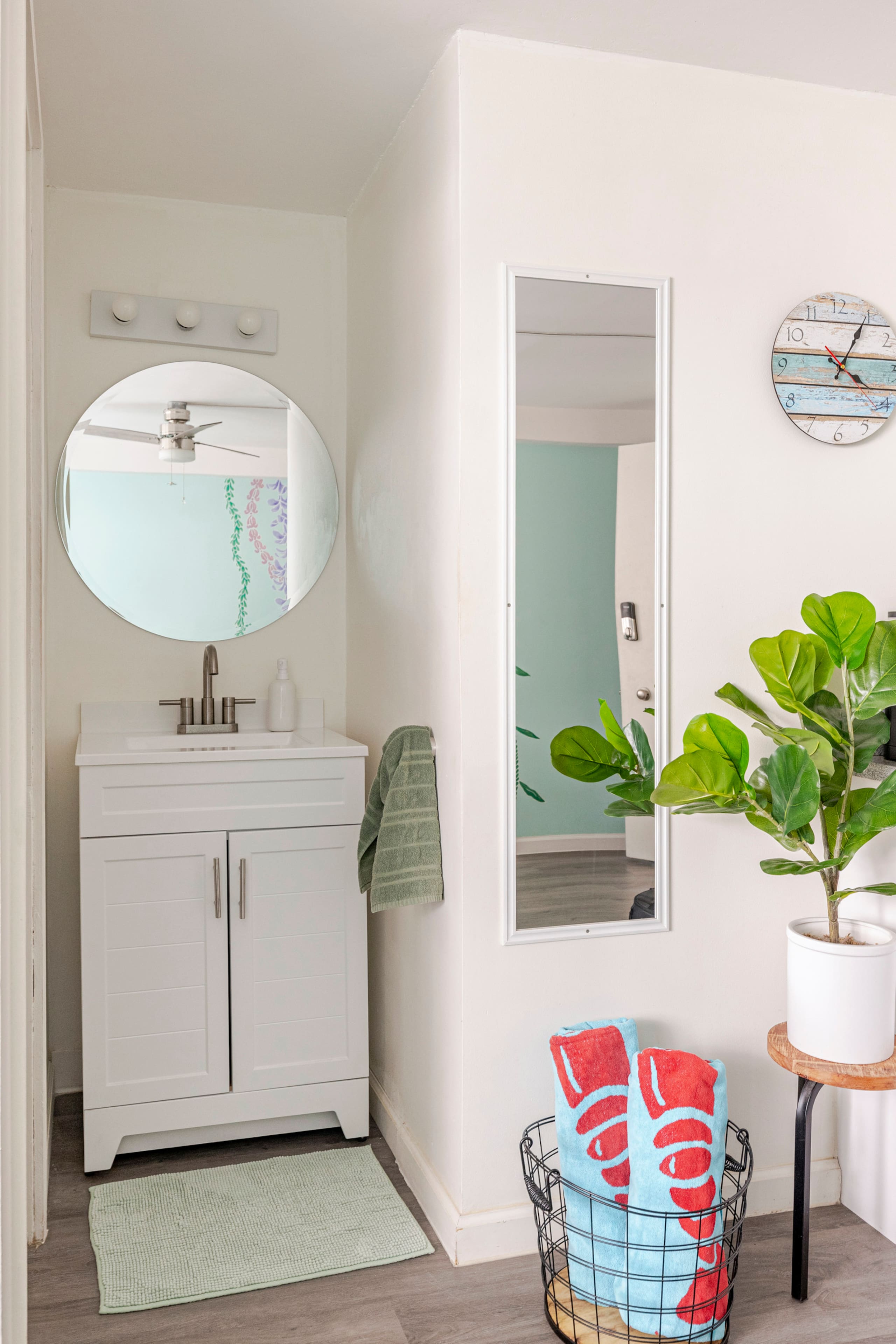 Condo in Honolulu · ★4.89 · Studio · 1 bed · 1 private bath - Image 10
