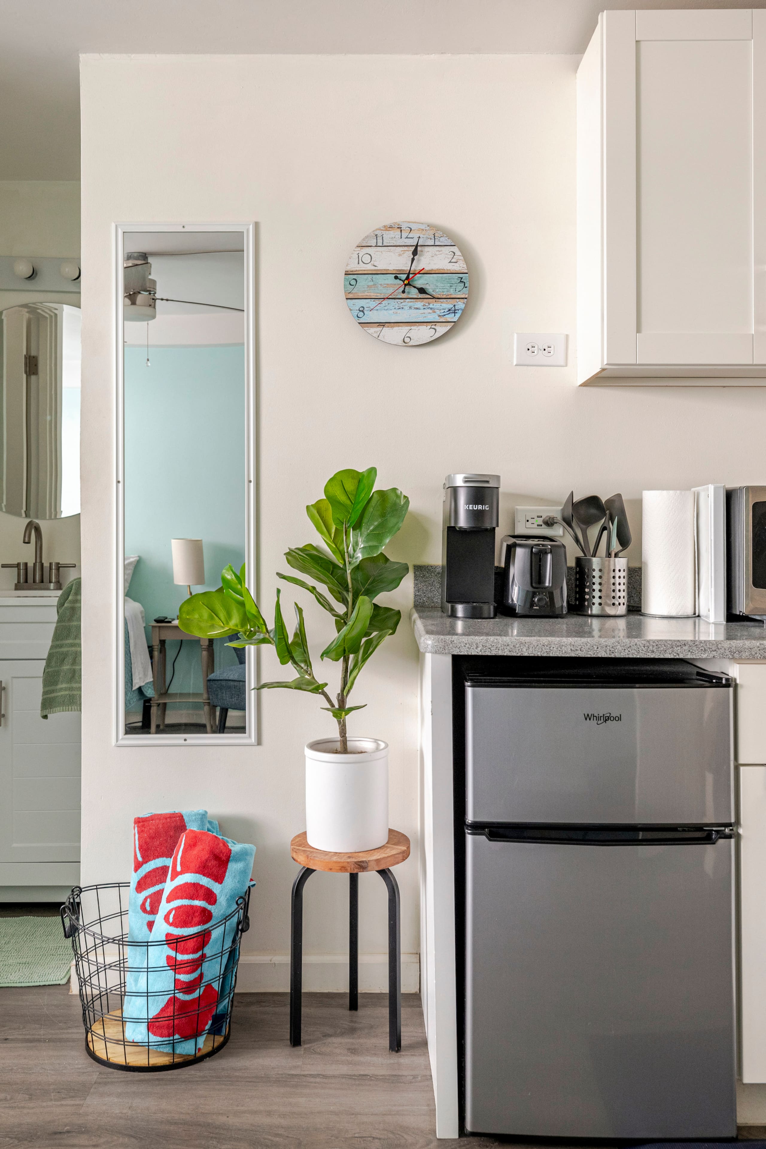 Condo in Honolulu · ★4.89 · Studio · 1 bed · 1 private bath - Image 6