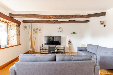 Top performing Airbnb: 5-person cottage with pool 10 minutes from the beaches in Plonéour Lanvern