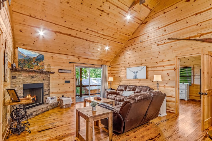 The Tipsy Elk Cabin • Modern Comfort - Murphy, NC