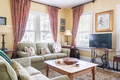 Successful Airbnb property: The Craftsman Cottage, at Magnolia Court Suites in Beaufort