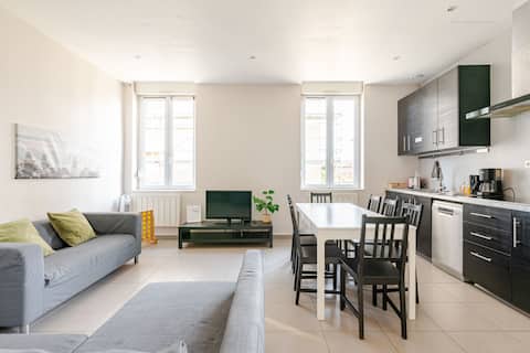 Lyon 8, Tram T6, 3 Bedroom Apartment