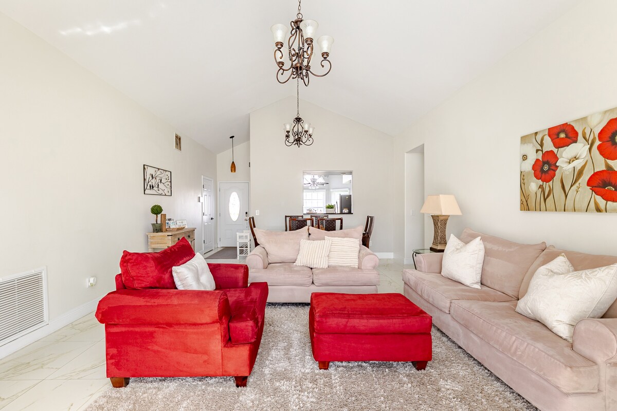 Top Airbnb: Home w/ Heated Pool, Near Disney & Universal in Buenaventura Lakes