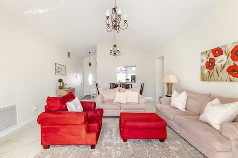 Top Airbnb: Home w/ Heated Pool, Near Disney & Universal in Buenaventura Lakes