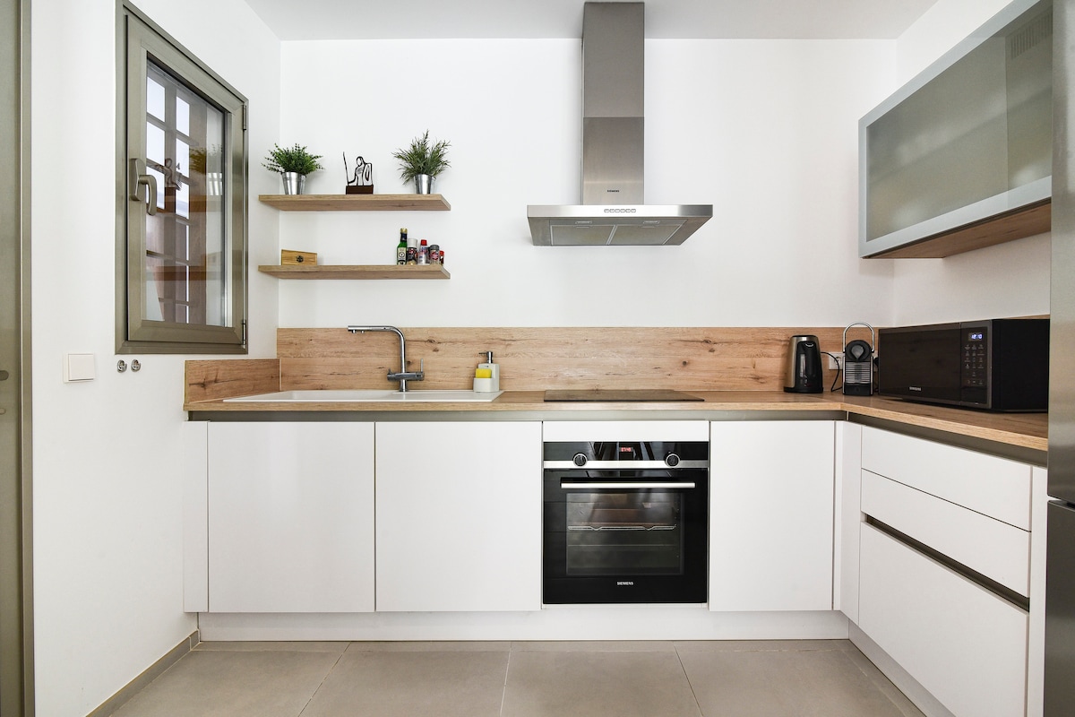 Popular Airbnb listing: Beautiful new-build apartment in a green complex in Arona