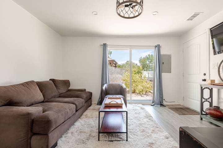 Los Angeles New Construction Private Guesthouse - Los Angeles, CA
